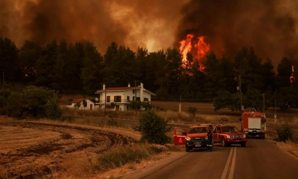 Συνεχίζεται ο πύρινος εφιάλτης στην Εύβοια - Εκκλήσεις για εναέρια και επίγεια μέσα